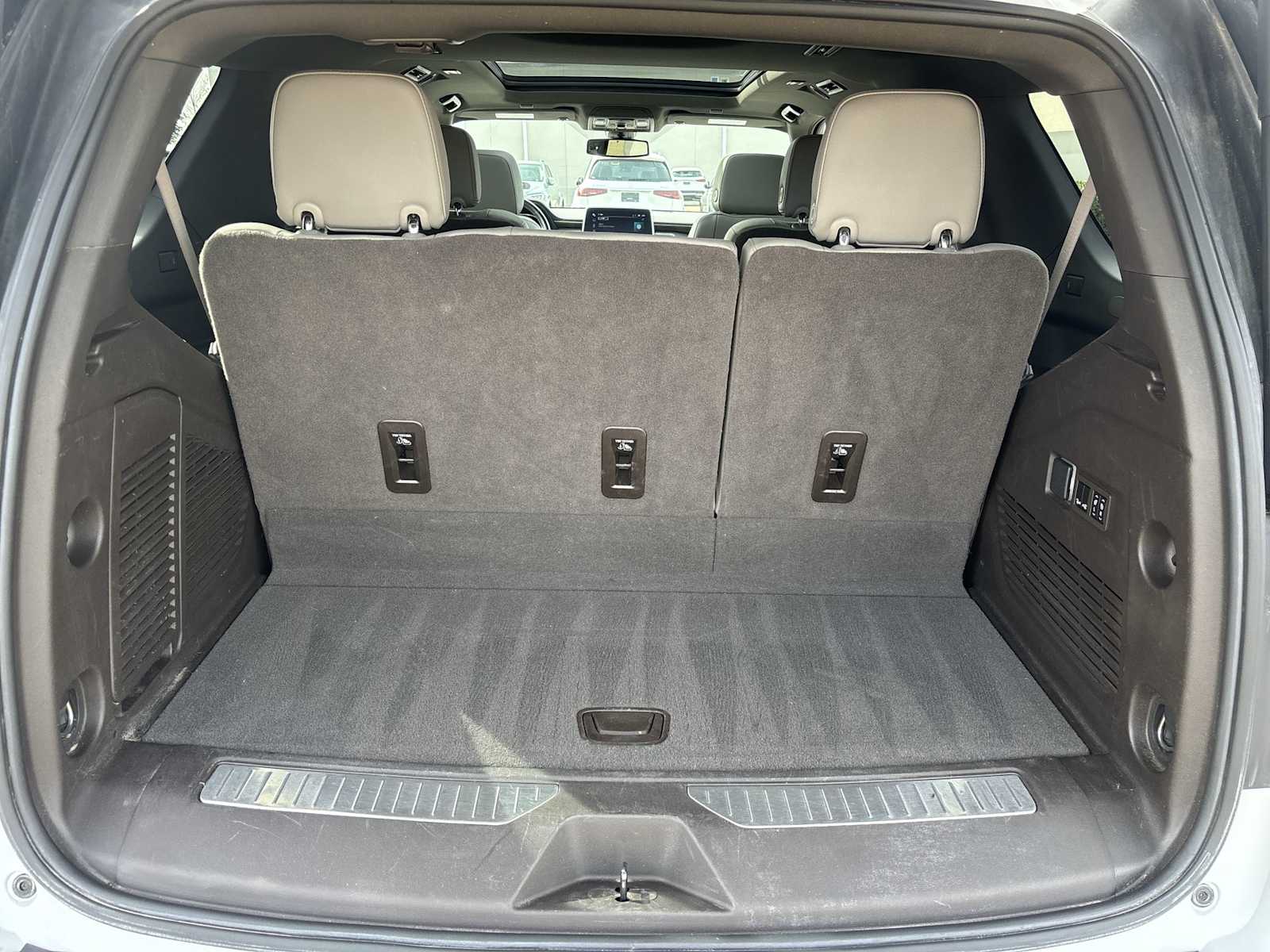 Thumbnail: 2022 Chevrolet Tahoe - 26