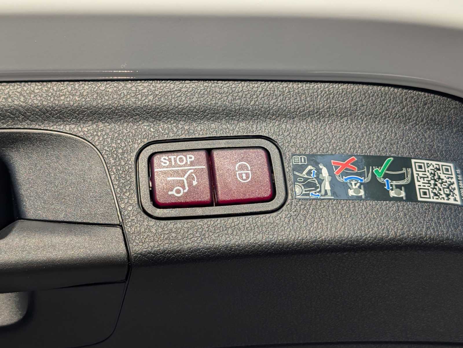 Thumbnail: 2025 Mercedes-Benz GLE - 30