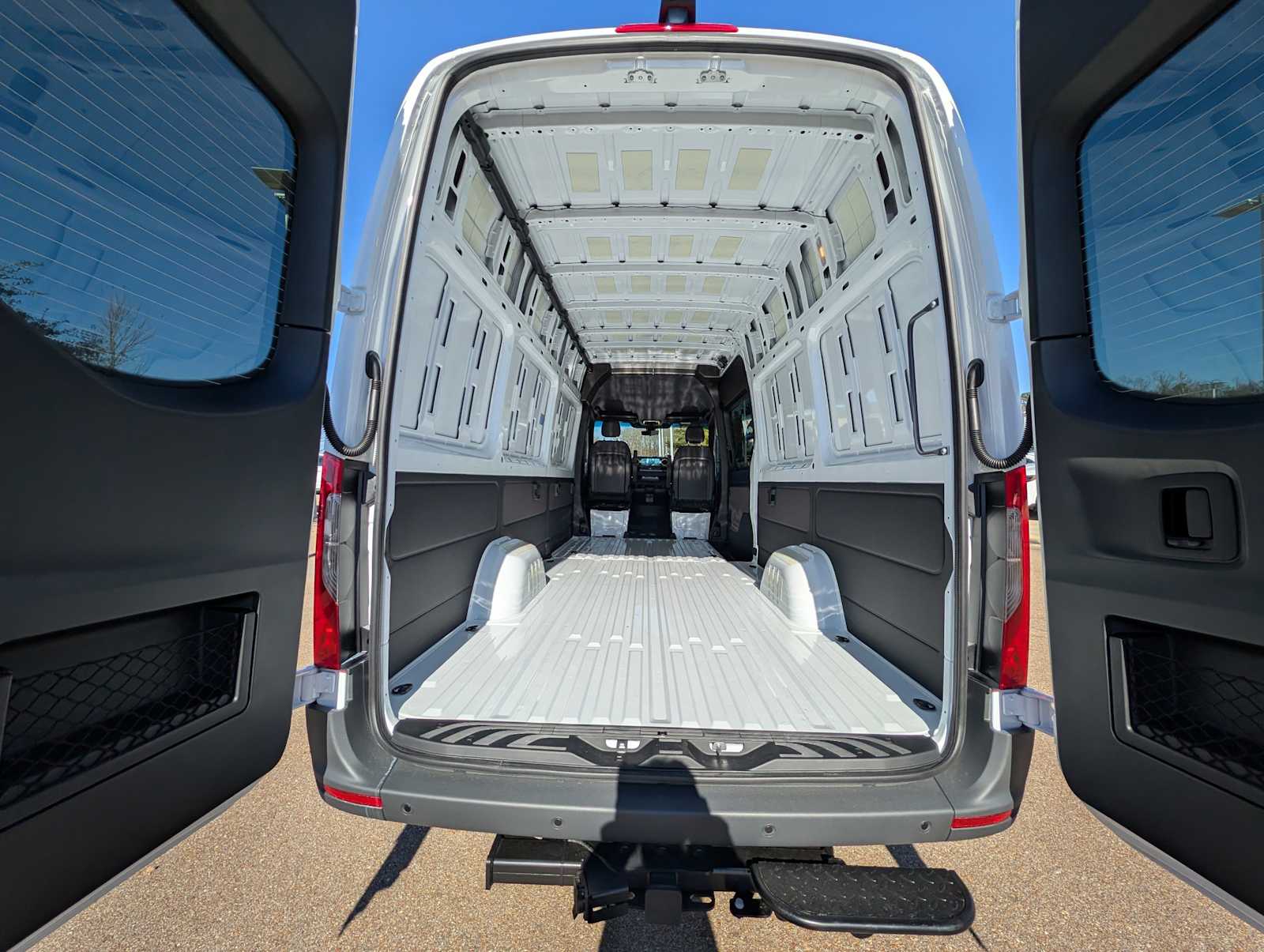 Thumbnail: 2026 Mercedes-Benz Sprinter - 21