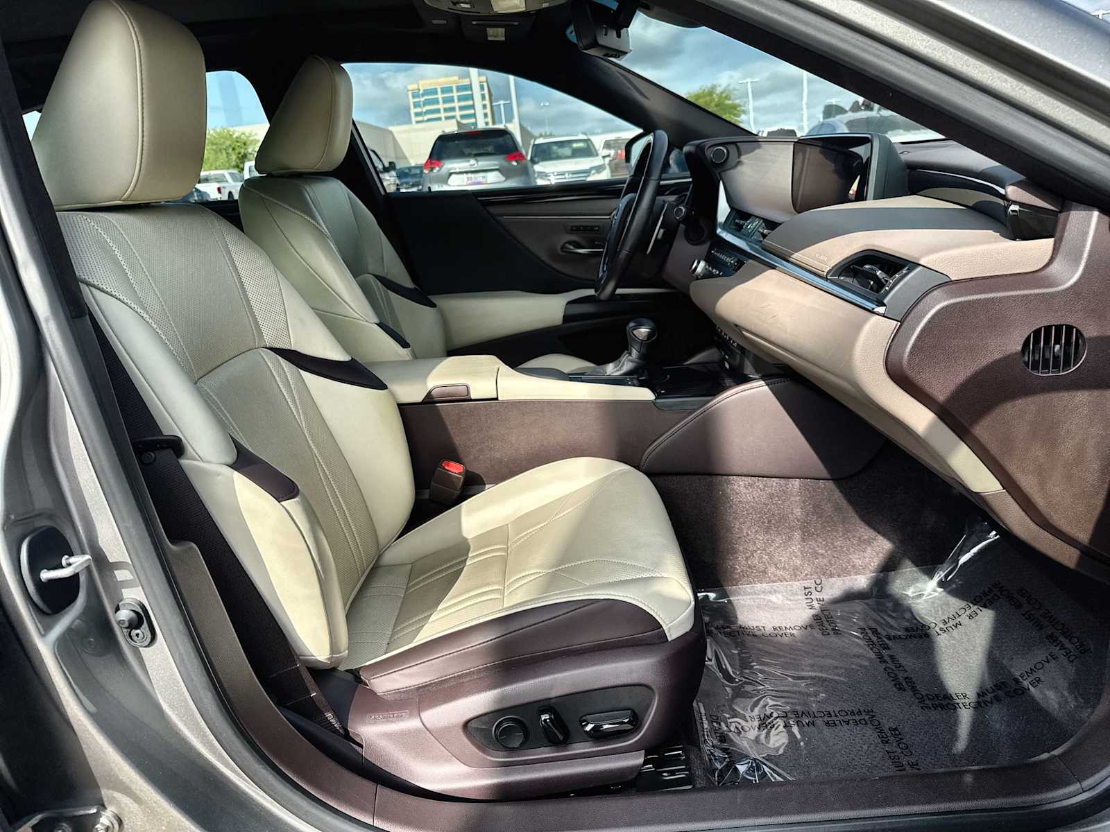 Thumbnail: 2021 Lexus ES - 9