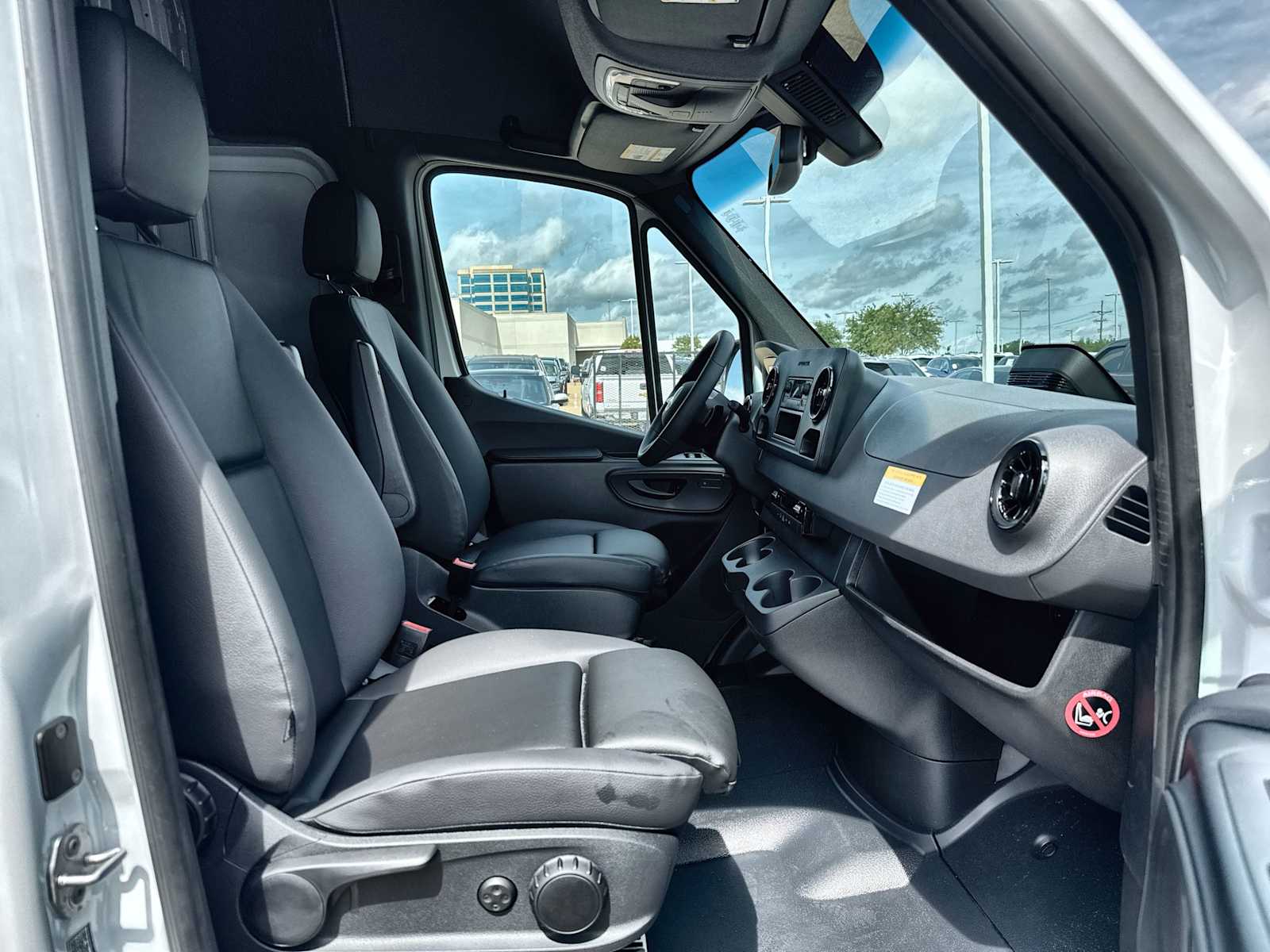 Thumbnail: 2026 Mercedes-Benz Sprinter - 8