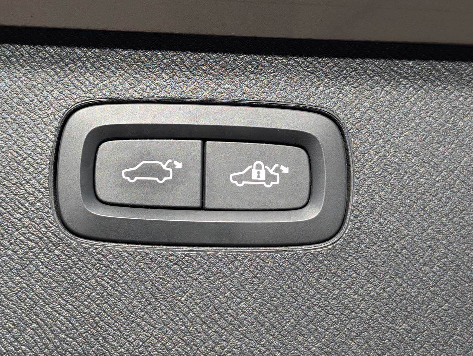 Thumbnail: 2018 Volvo XC90 - 30