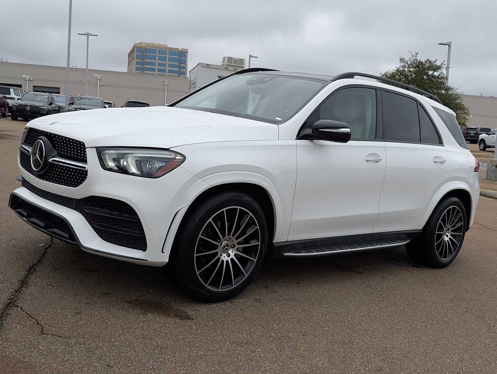 Thumbnail: 2023 Mercedes-Benz GLE - 1