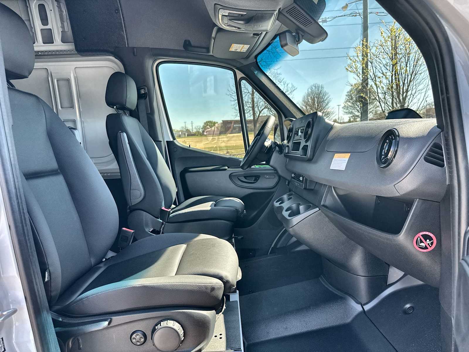 Thumbnail: 2026 Mercedes-Benz Sprinter - 8