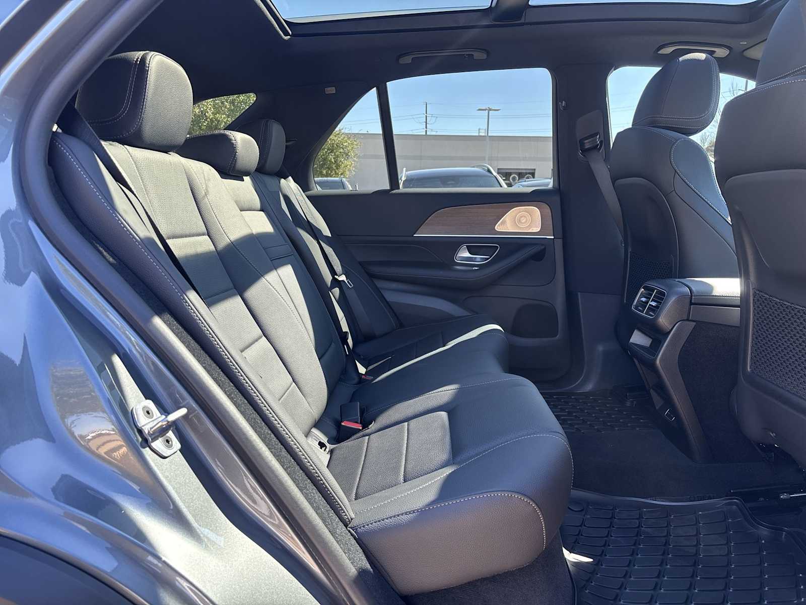 Thumbnail: 2026 Mercedes-Benz GLE - 19