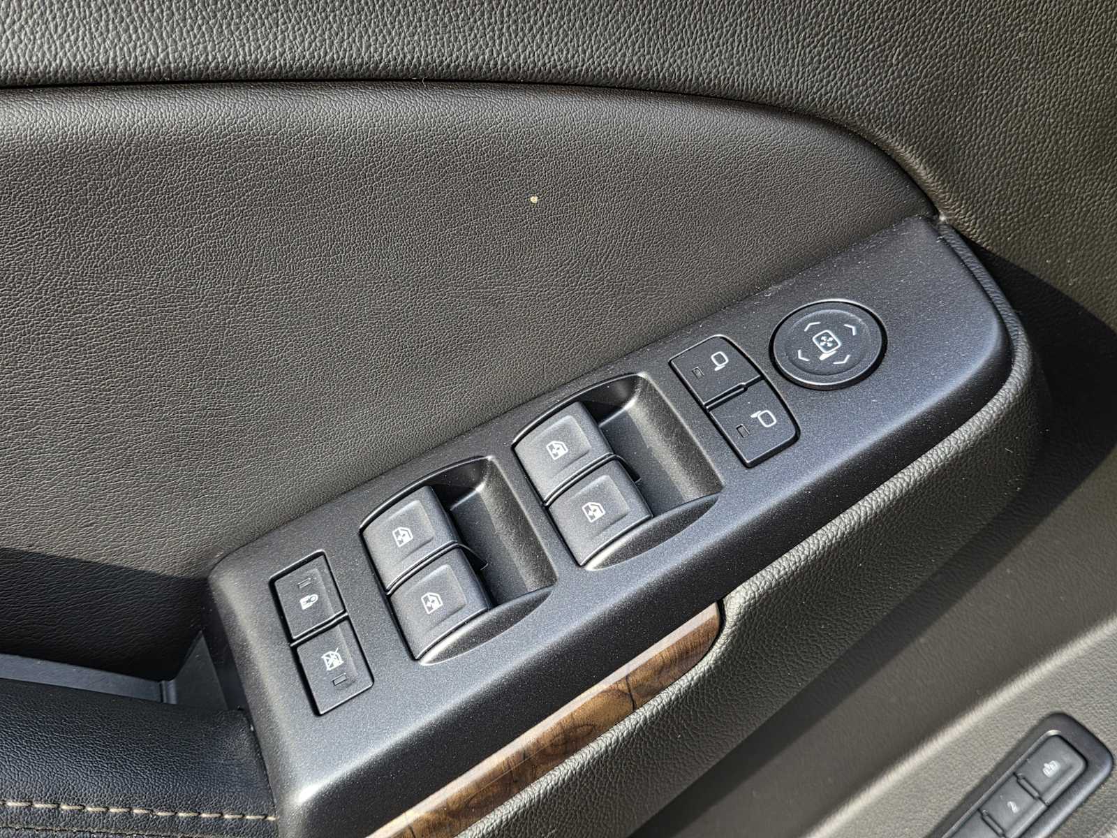 Thumbnail: 2019 Chevrolet Tahoe - 17