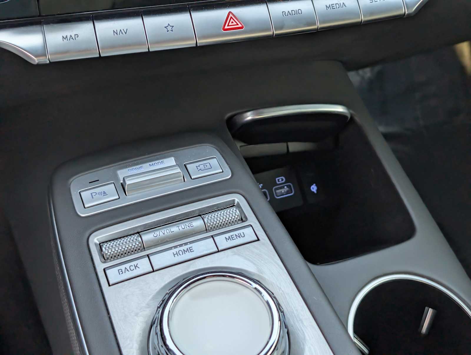 Thumbnail: 2024 Genesis GV70 - 19