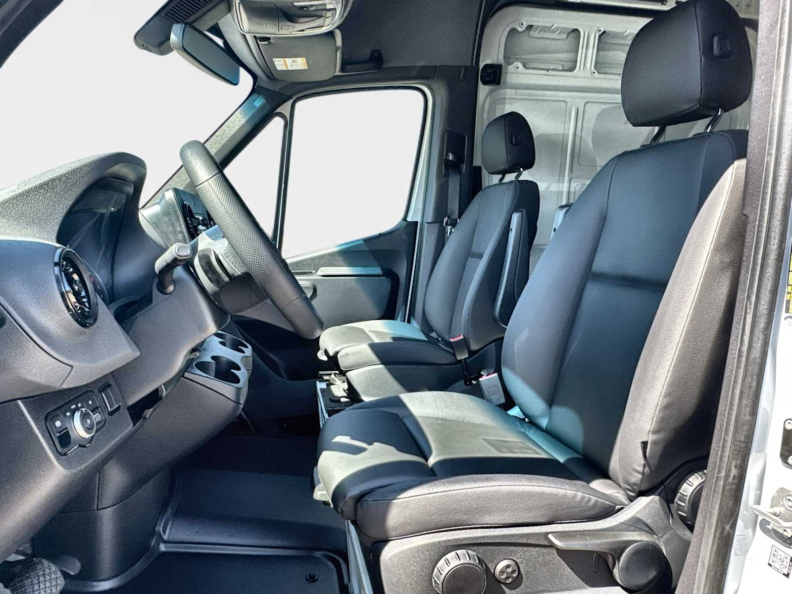 Thumbnail: 2026 Mercedes-Benz Sprinter - 3