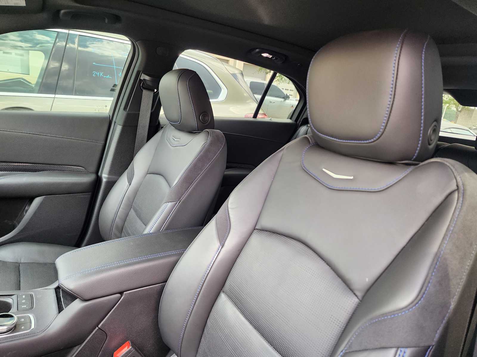 Thumbnail: 2024 Cadillac XT4 - 6