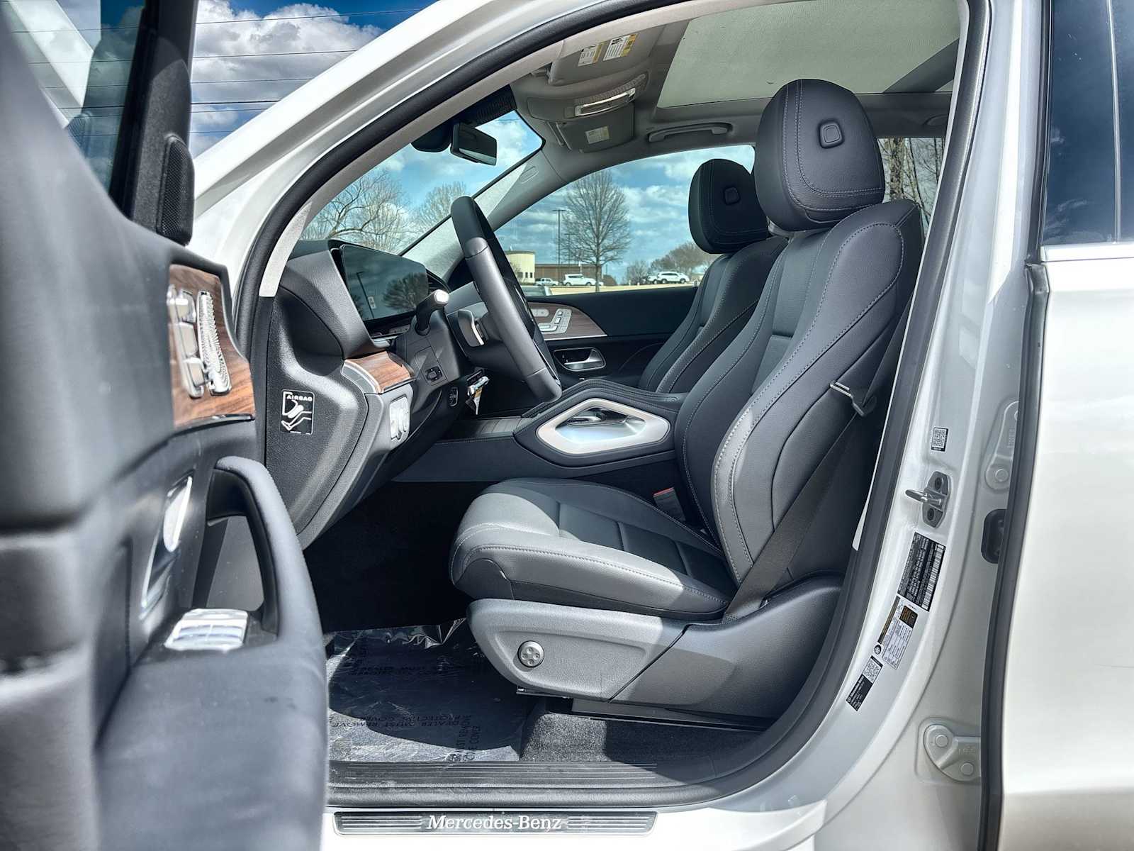 Thumbnail: 2026 Mercedes-Benz GLE - 2