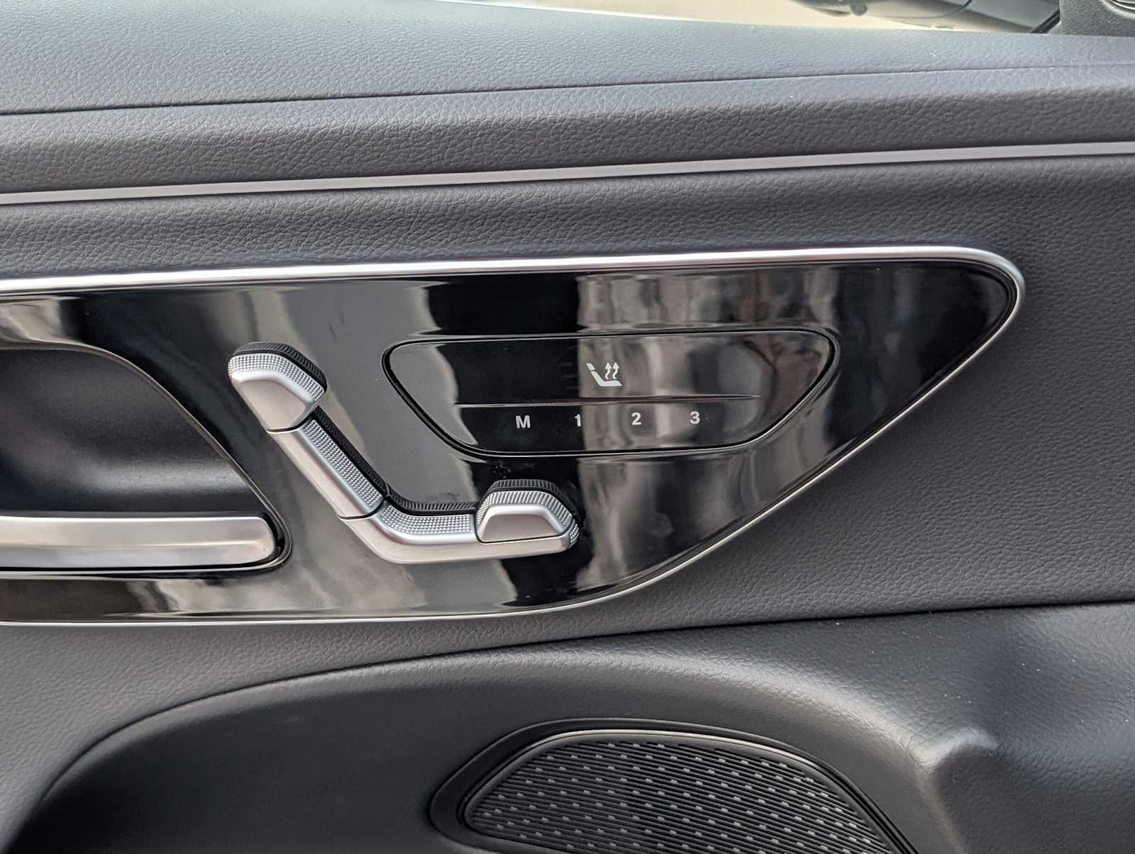 Thumbnail: 2025 Mercedes-Benz E-Class - 25