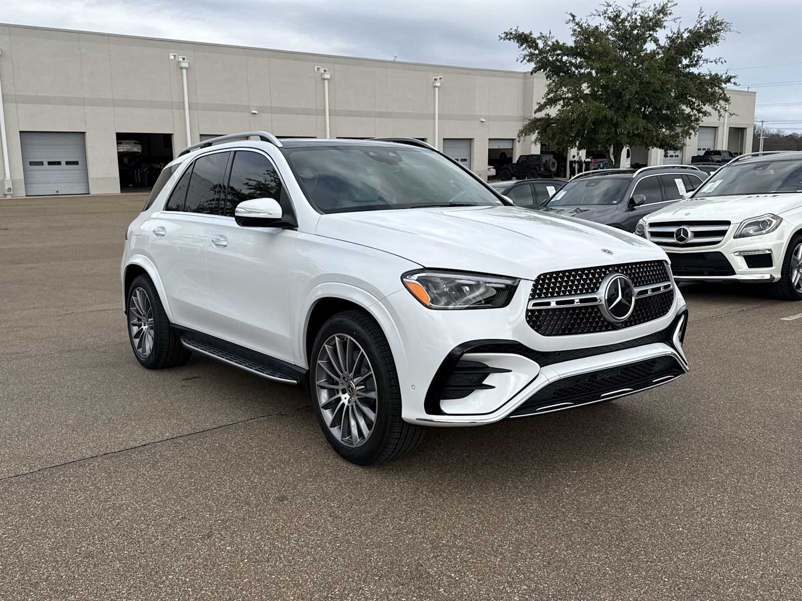 Thumbnail: 2026 Mercedes-Benz GLE - 8