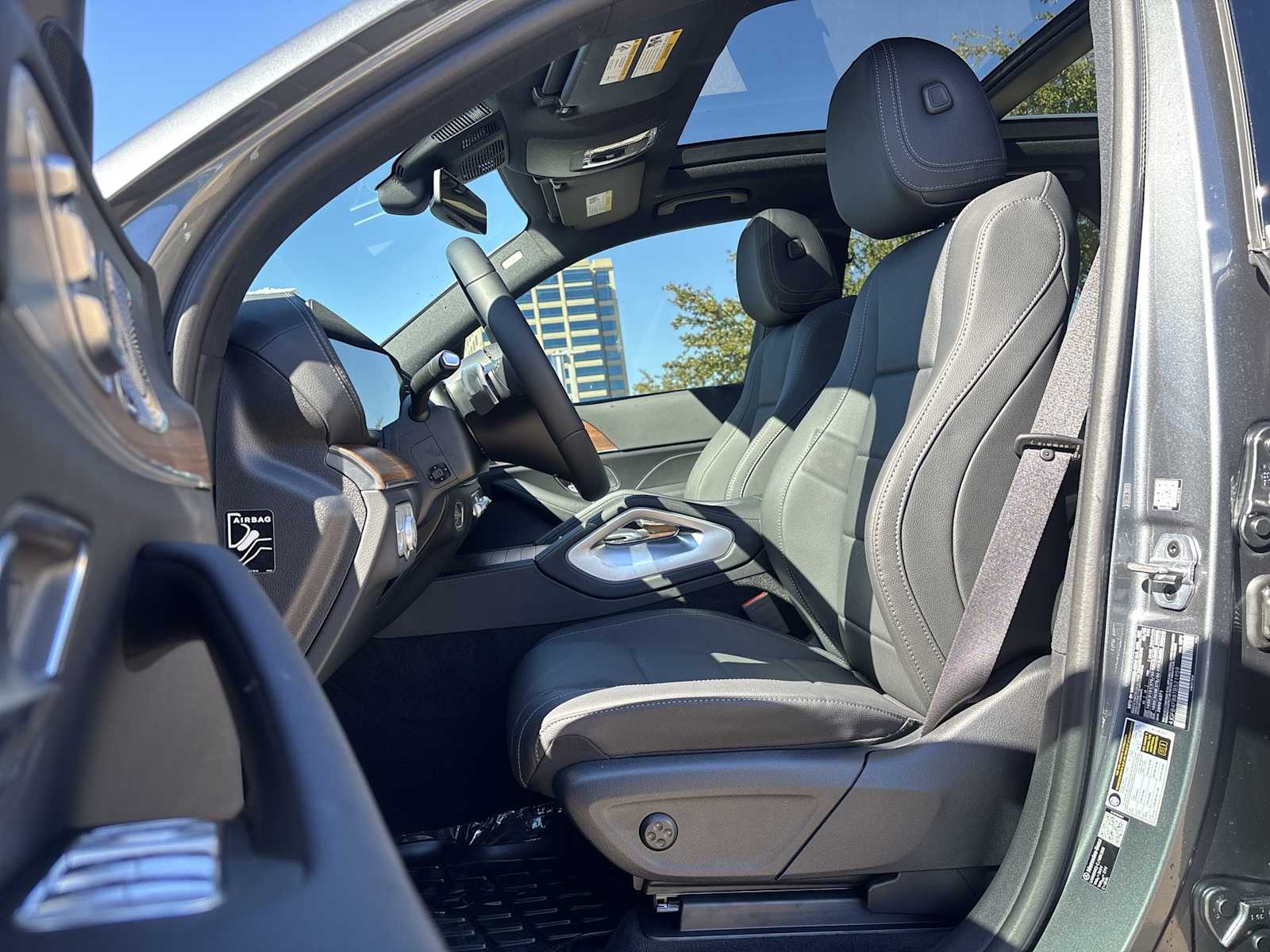 Thumbnail: 2026 Mercedes-Benz GLE - 2