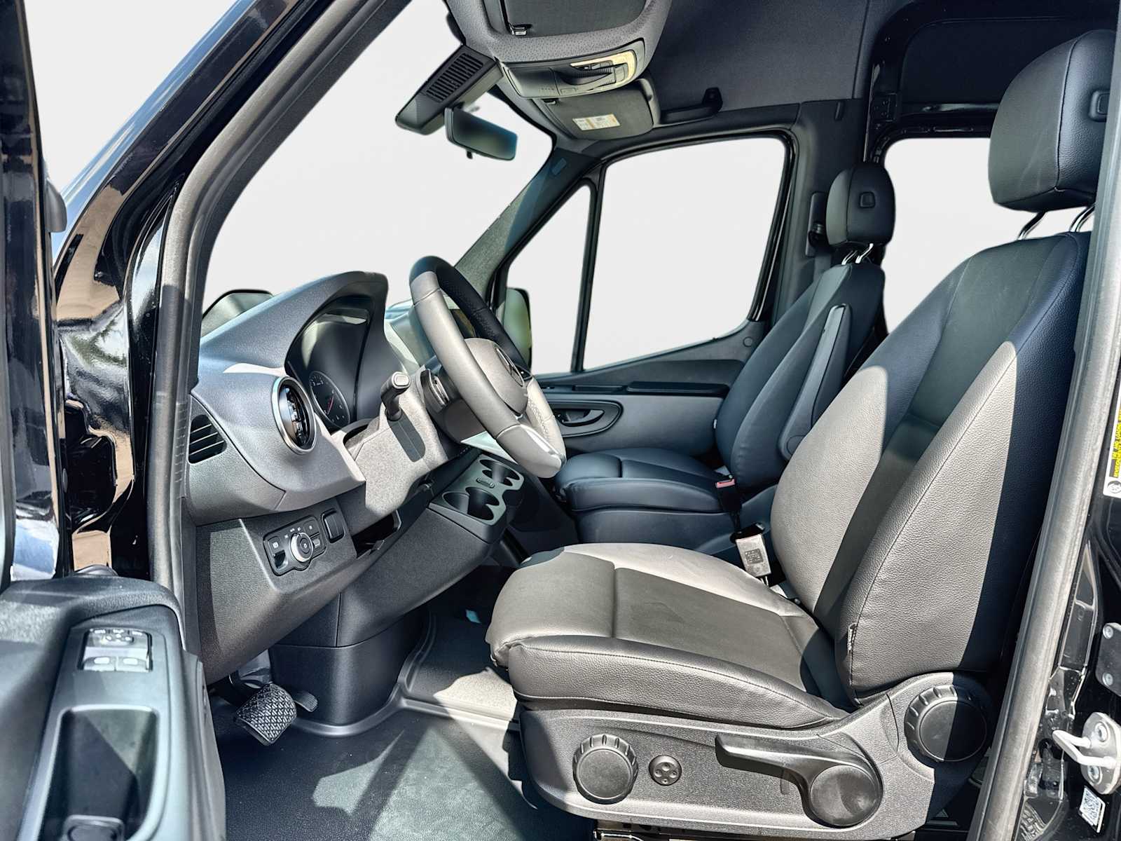 Thumbnail: 2026 Mercedes-Benz Sprinter - 10