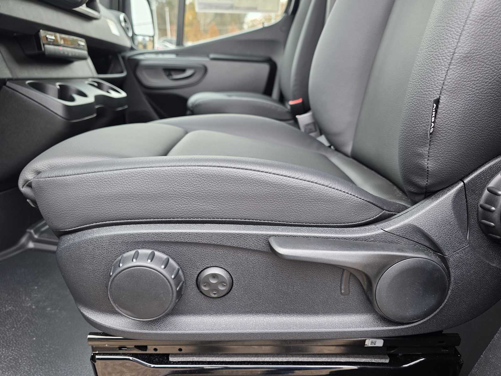 Thumbnail: 2026 Mercedes-Benz Sprinter - 14