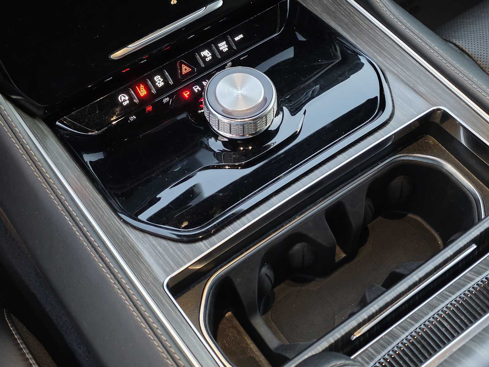 Thumbnail: 2024 Jeep Wagoneer - 27