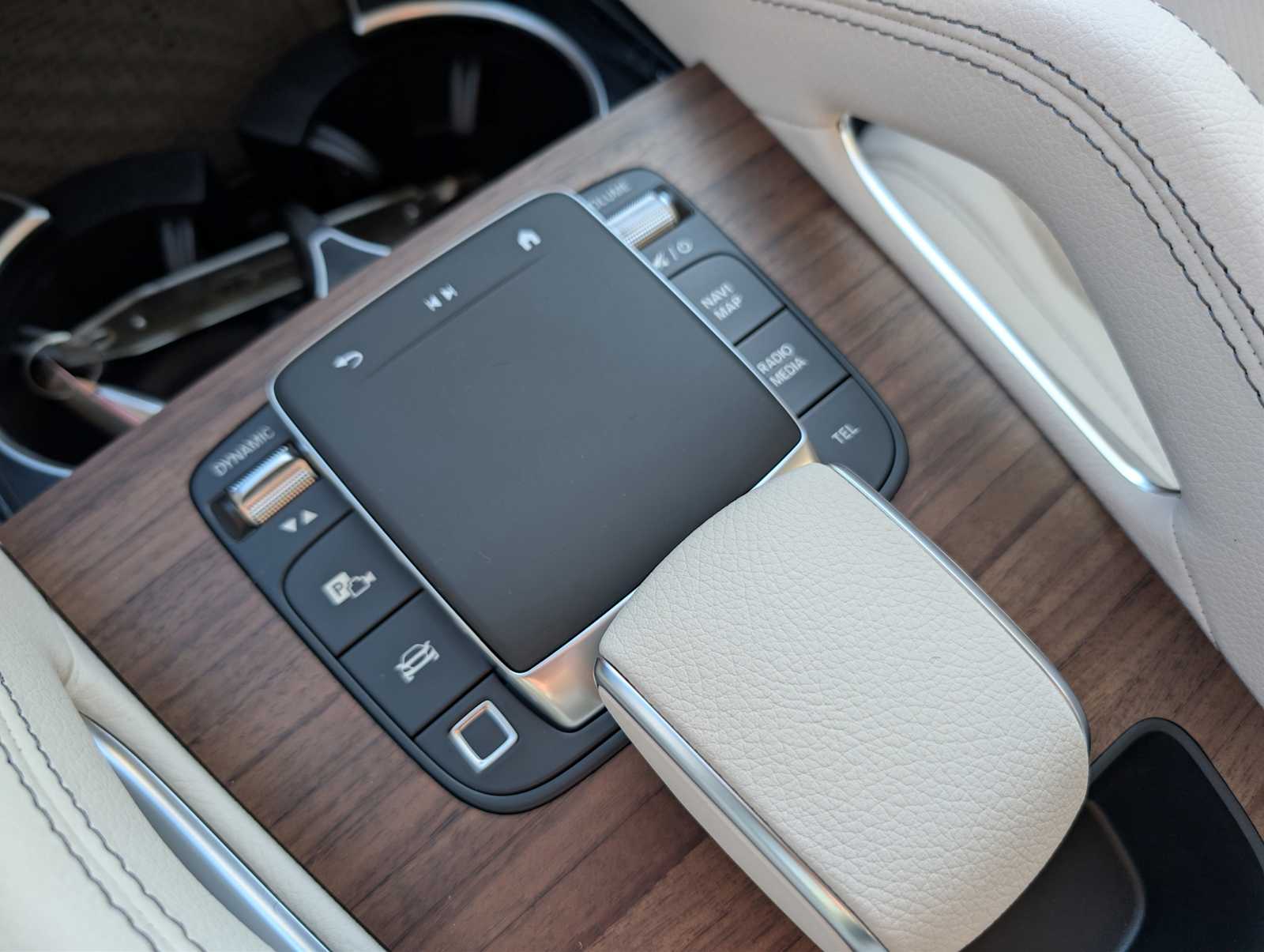 Thumbnail: 2026 Mercedes-Benz GLE - 15