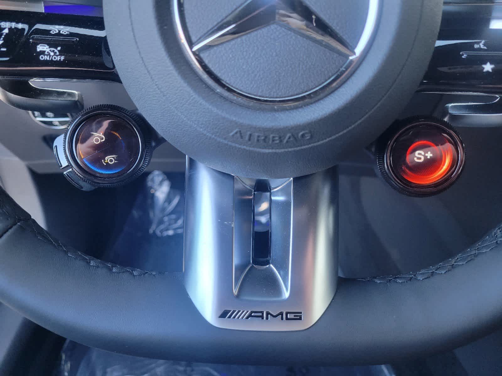 Thumbnail: 2025 Mercedes-Benz AMG GT - 6