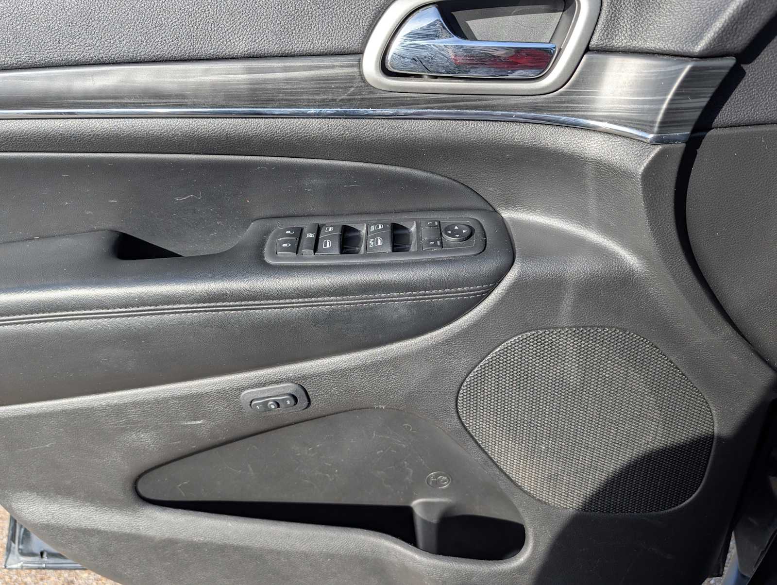 Thumbnail: 2019 Jeep Grand Cherokee - 28