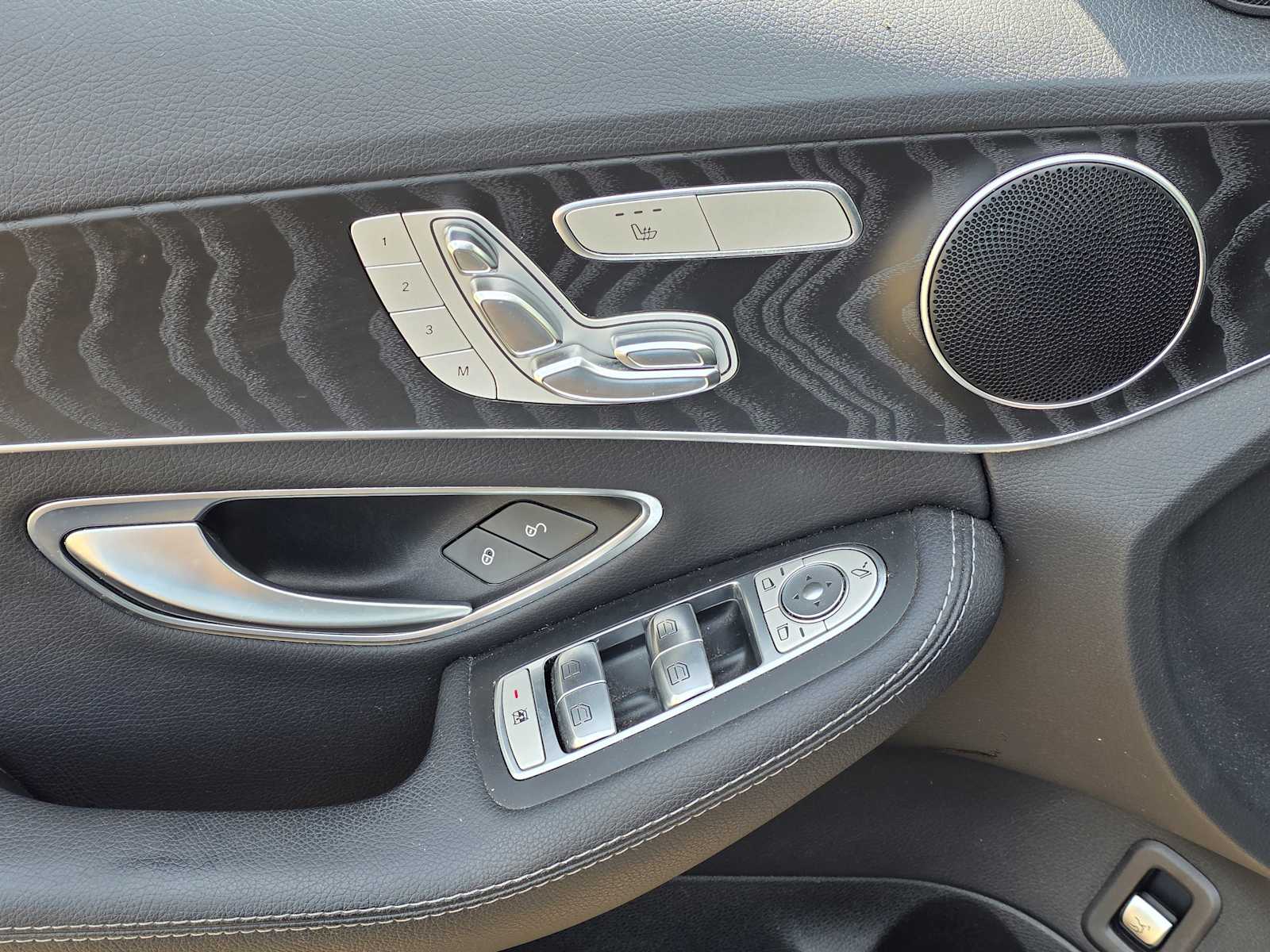 Thumbnail: 2017 Mercedes-Benz C-Class - 4