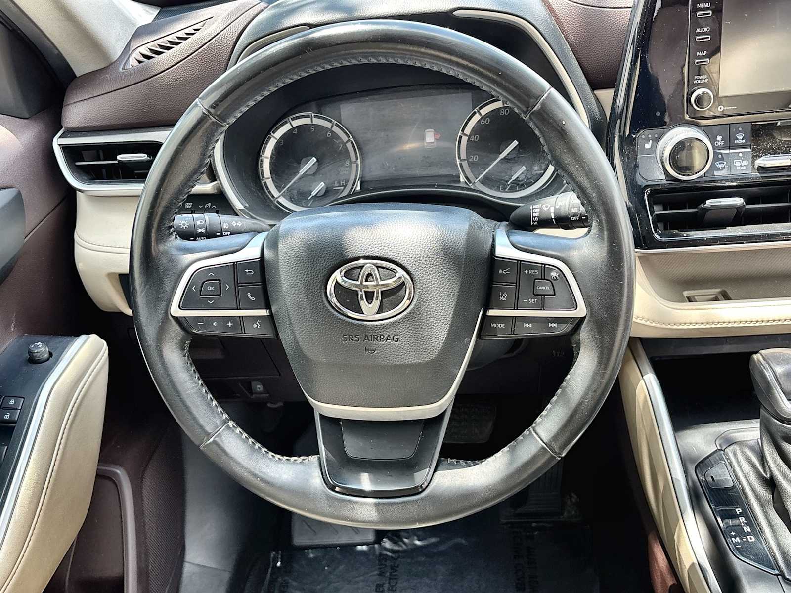 Thumbnail: 2022 Toyota Highlander - 21