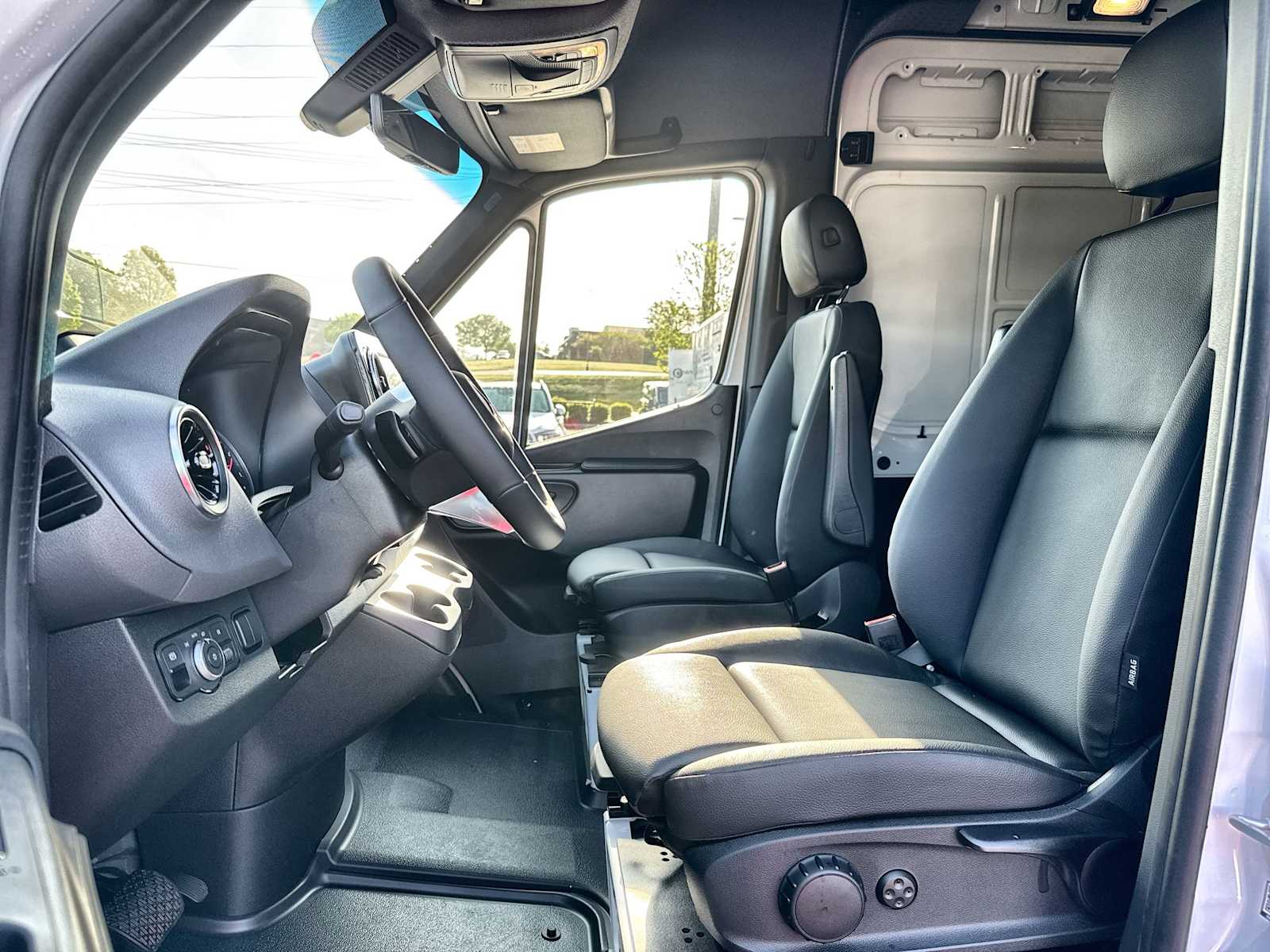 Thumbnail: 2026 Mercedes-Benz Sprinter - 3