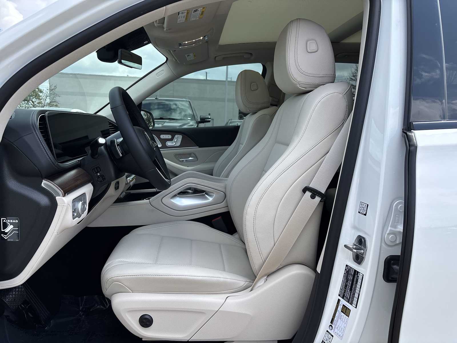 Thumbnail: 2026 Mercedes-Benz GLE - 15