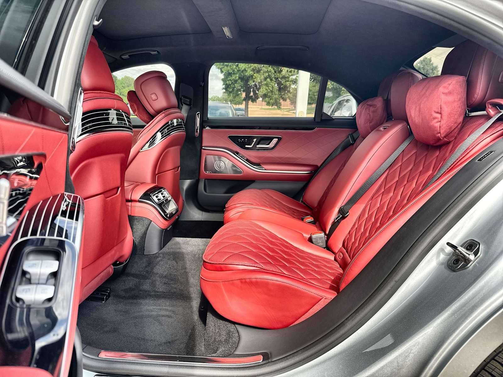 Thumbnail: 2025 Mercedes-Benz S-Class - 4