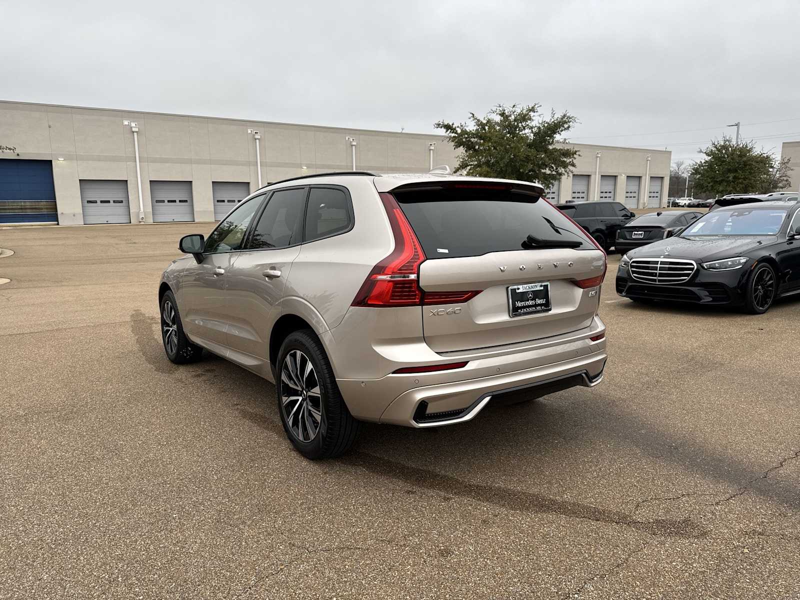 Thumbnail: 2025 Volvo XC60 - 4