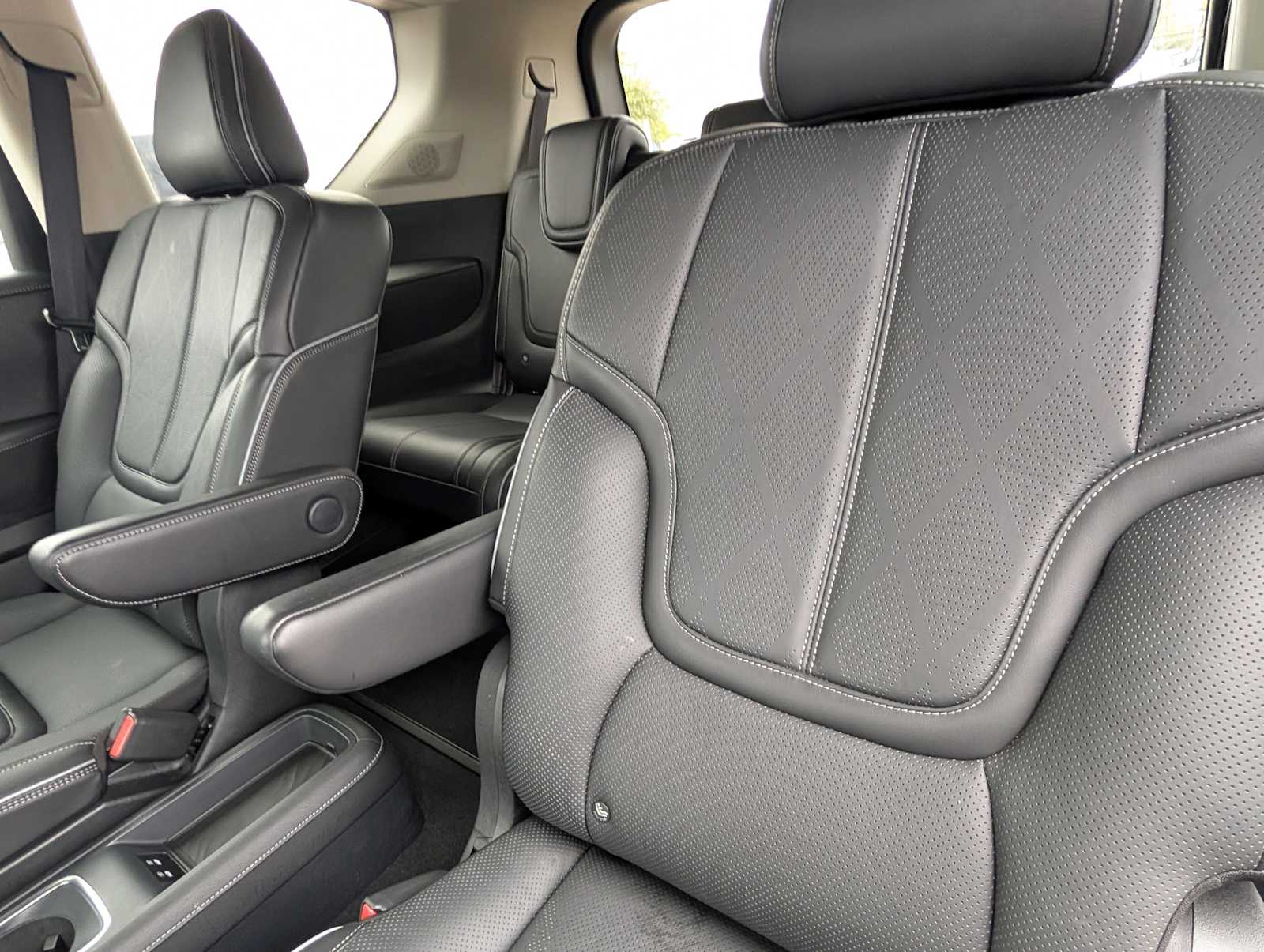 Thumbnail: 2025 INFINITI QX80 - 24