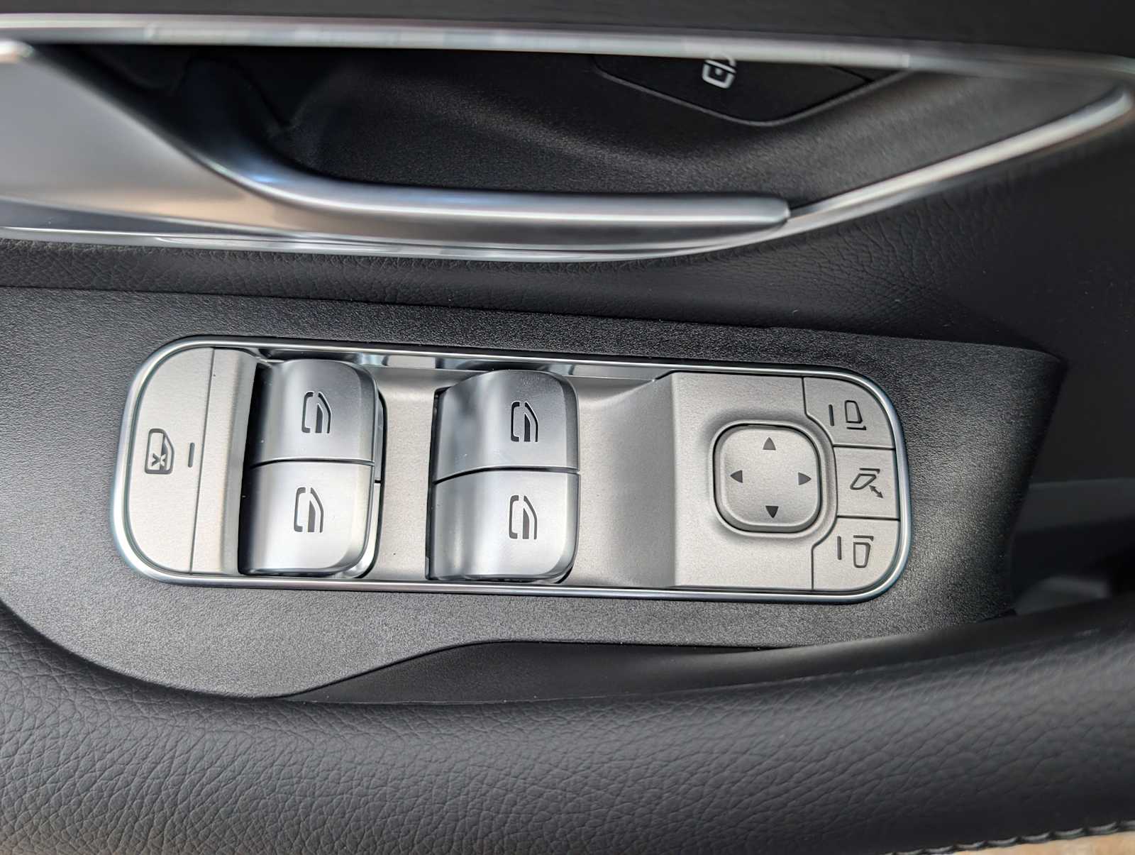 Thumbnail: 2026 Mercedes-Benz GLE - 17