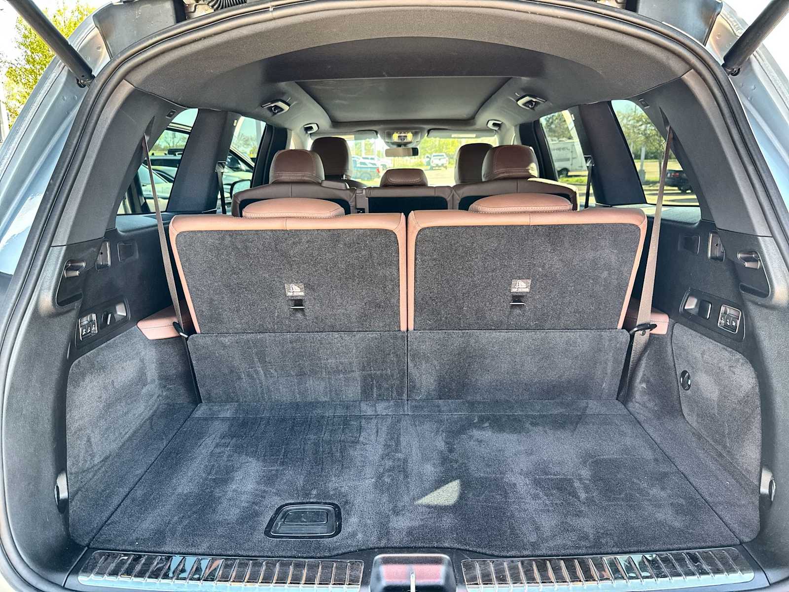 Thumbnail: 2025 Mercedes-Benz GLS - 17