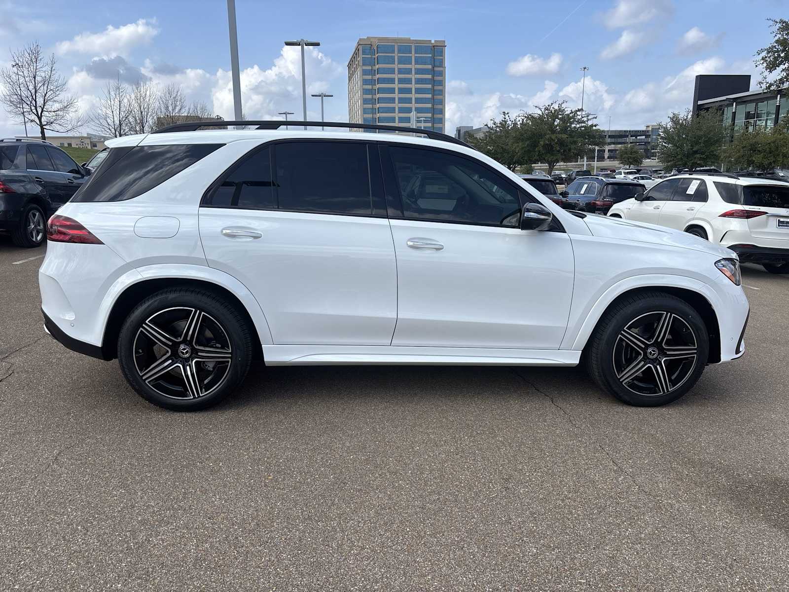 Thumbnail: 2026 Mercedes-Benz GLE - 7