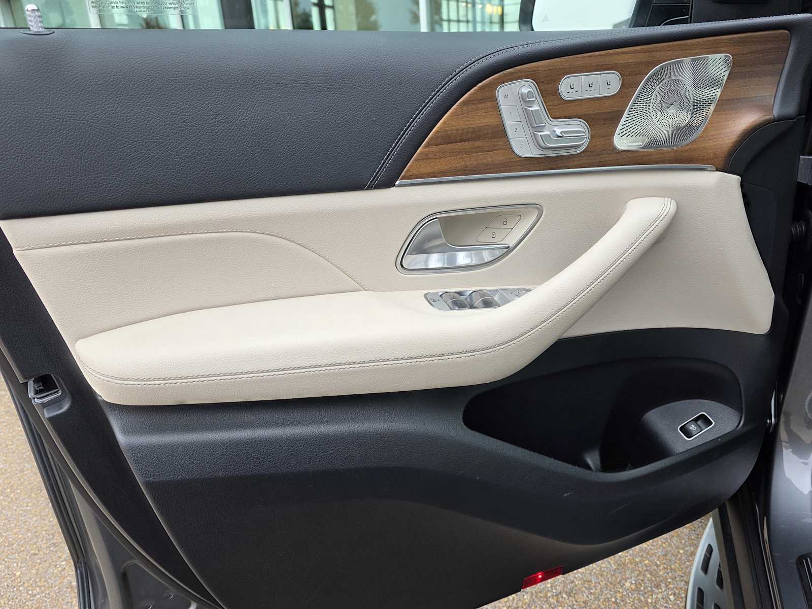 Thumbnail: 2025 Mercedes-Benz GLS - 19