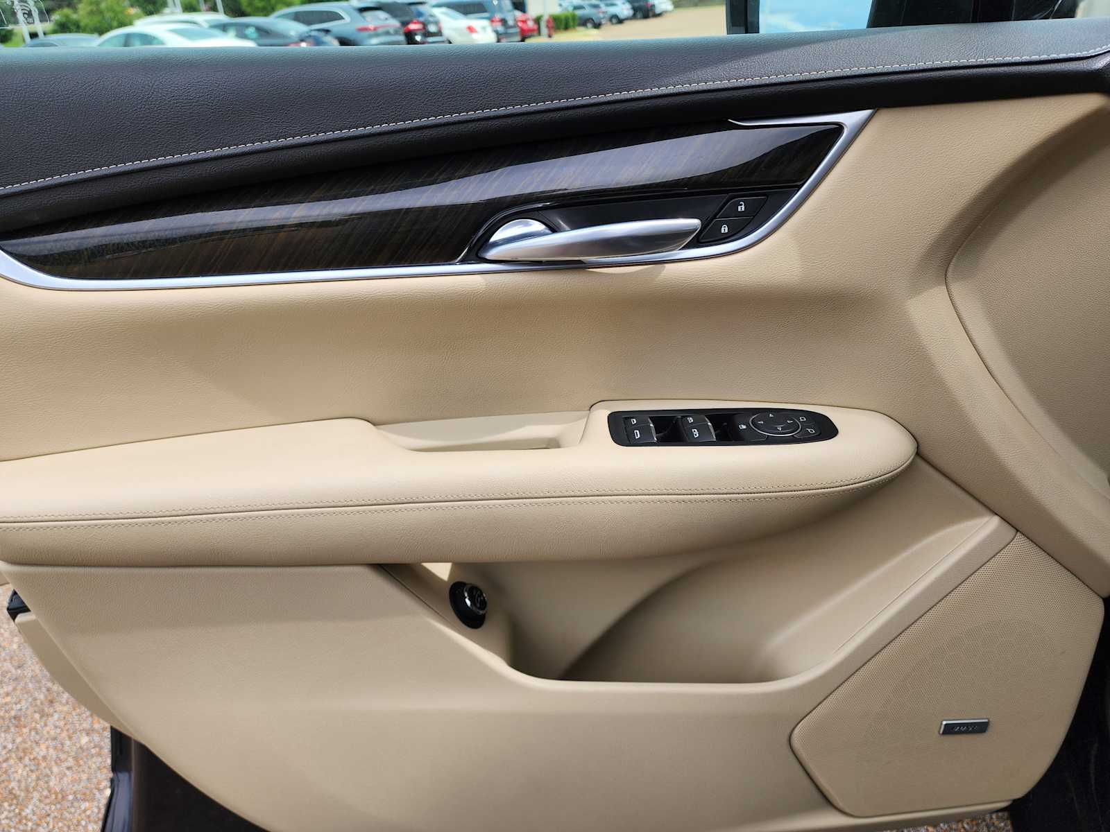 Thumbnail: 2017 Cadillac XT5 - 10