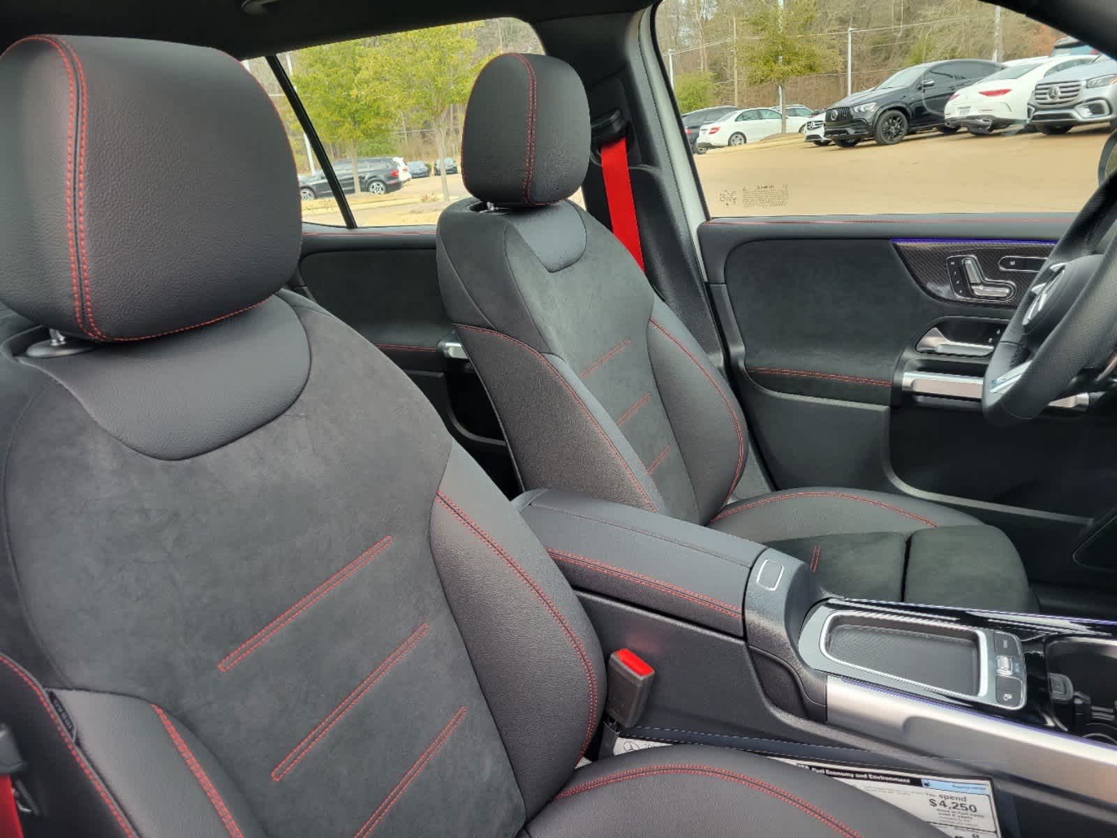 Thumbnail: 2025 Mercedes-Benz GLB - 21