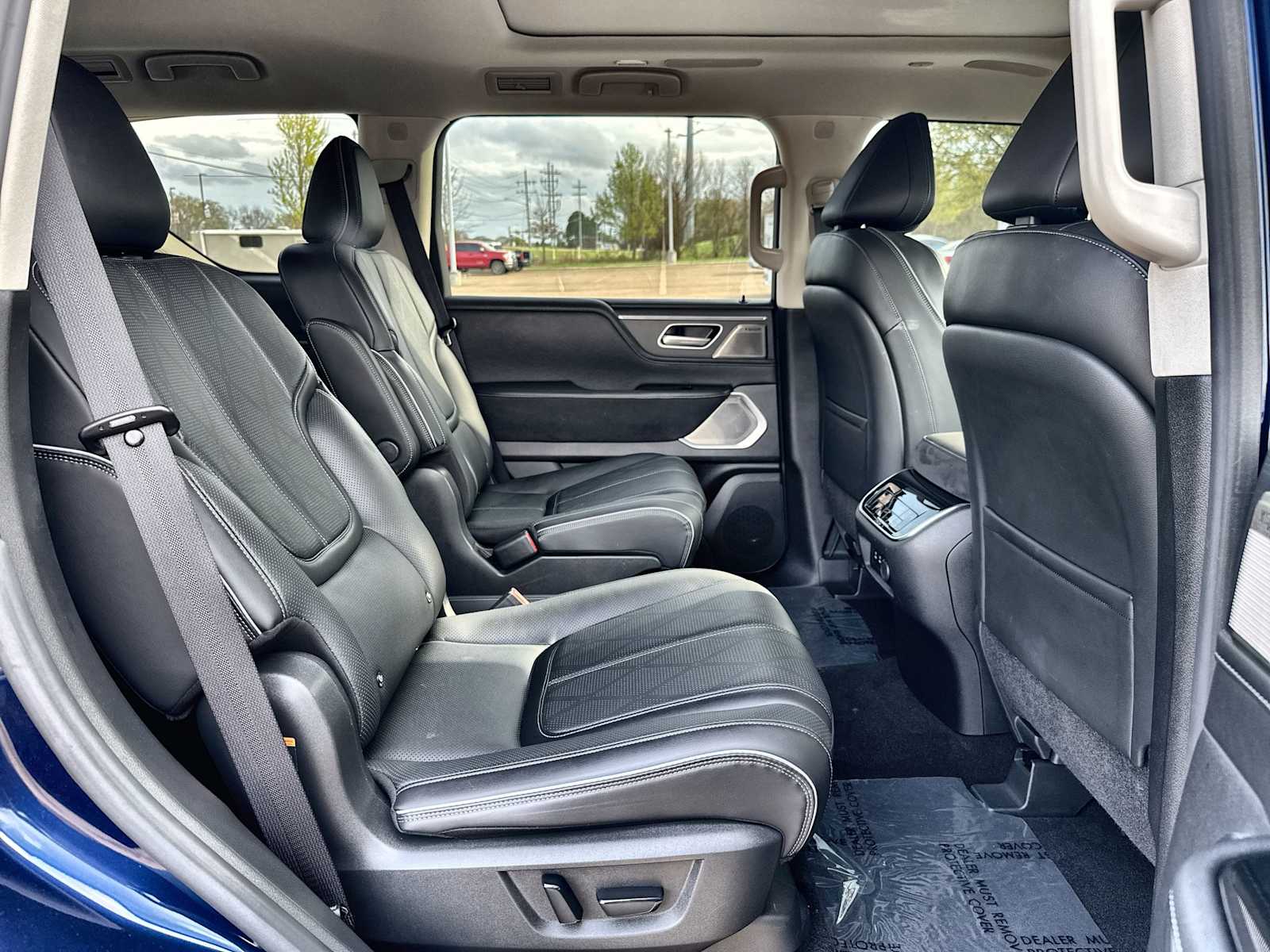 Thumbnail: 2025 INFINITI QX80 - 19