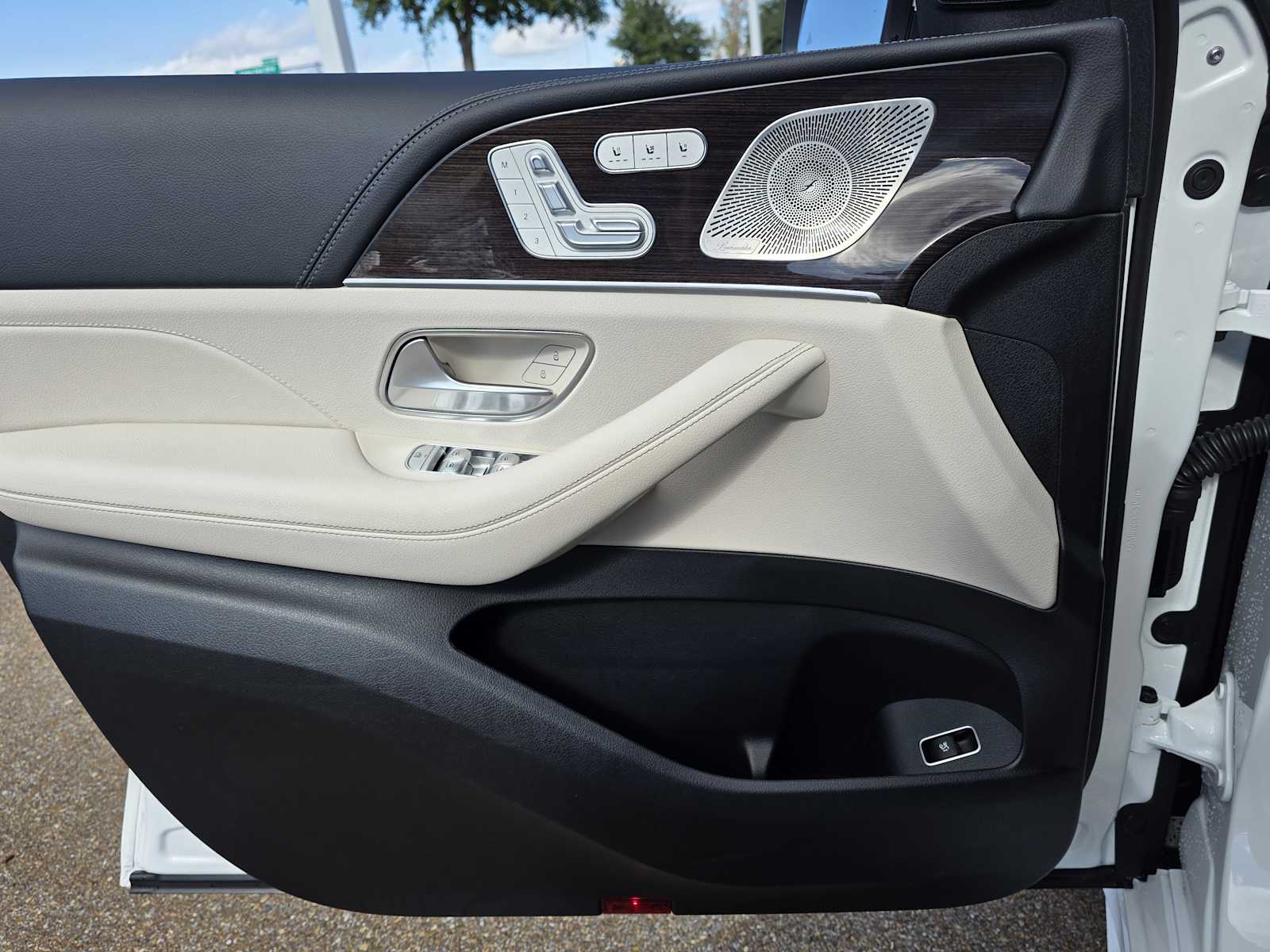 Thumbnail: 2025 Mercedes-Benz GLS - 15