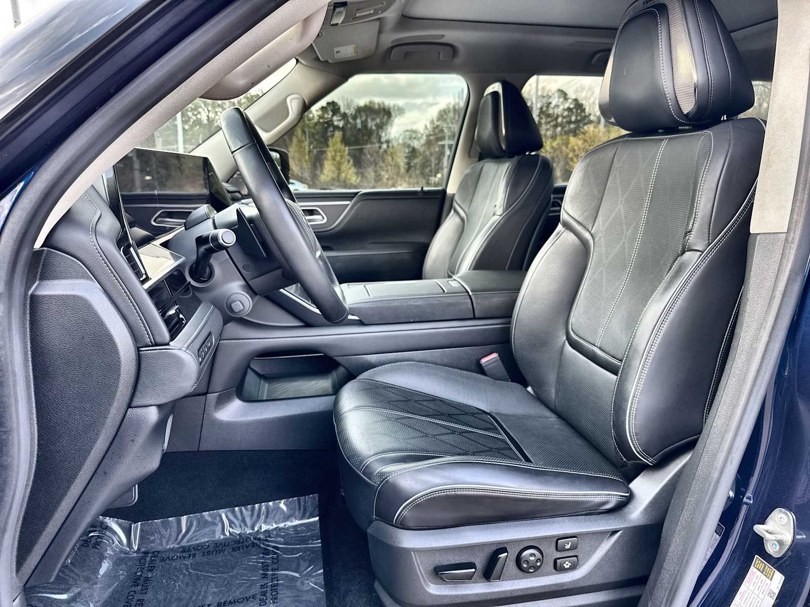 Thumbnail: 2025 INFINITI QX80 - 3