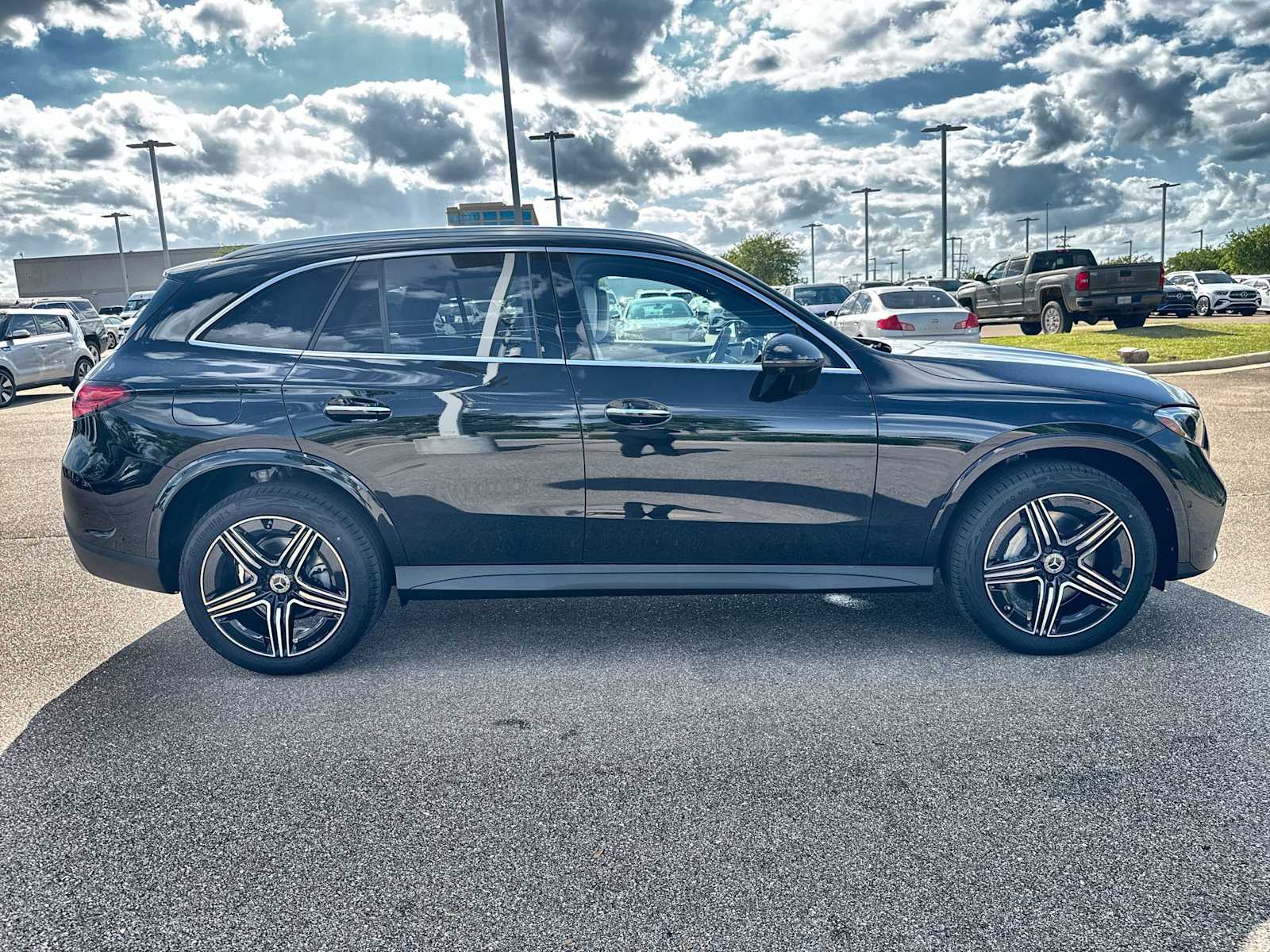 Thumbnail: 2026 Mercedes-Benz GLC - 10