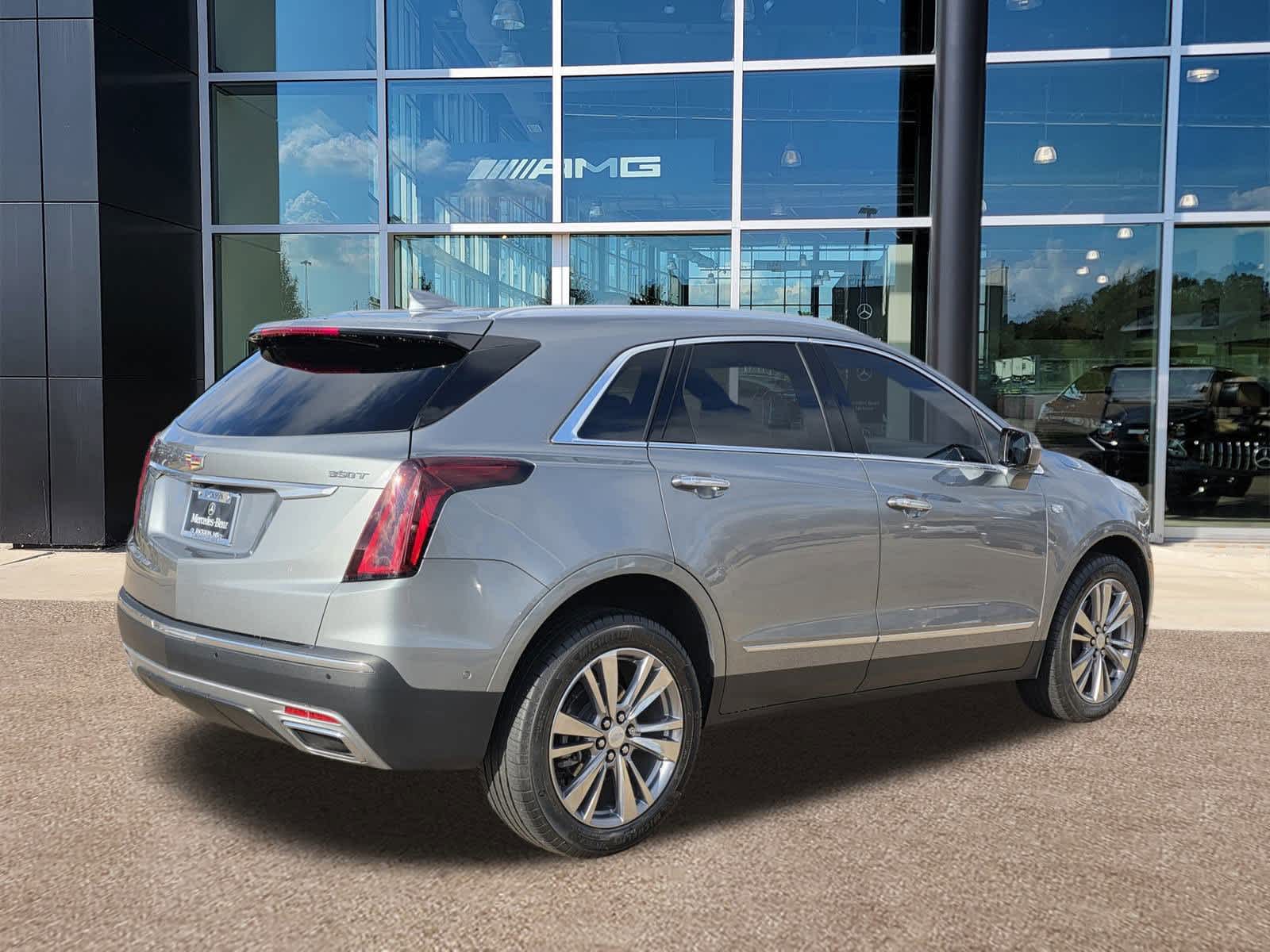 Thumbnail: 2023 Cadillac XT5 - 3