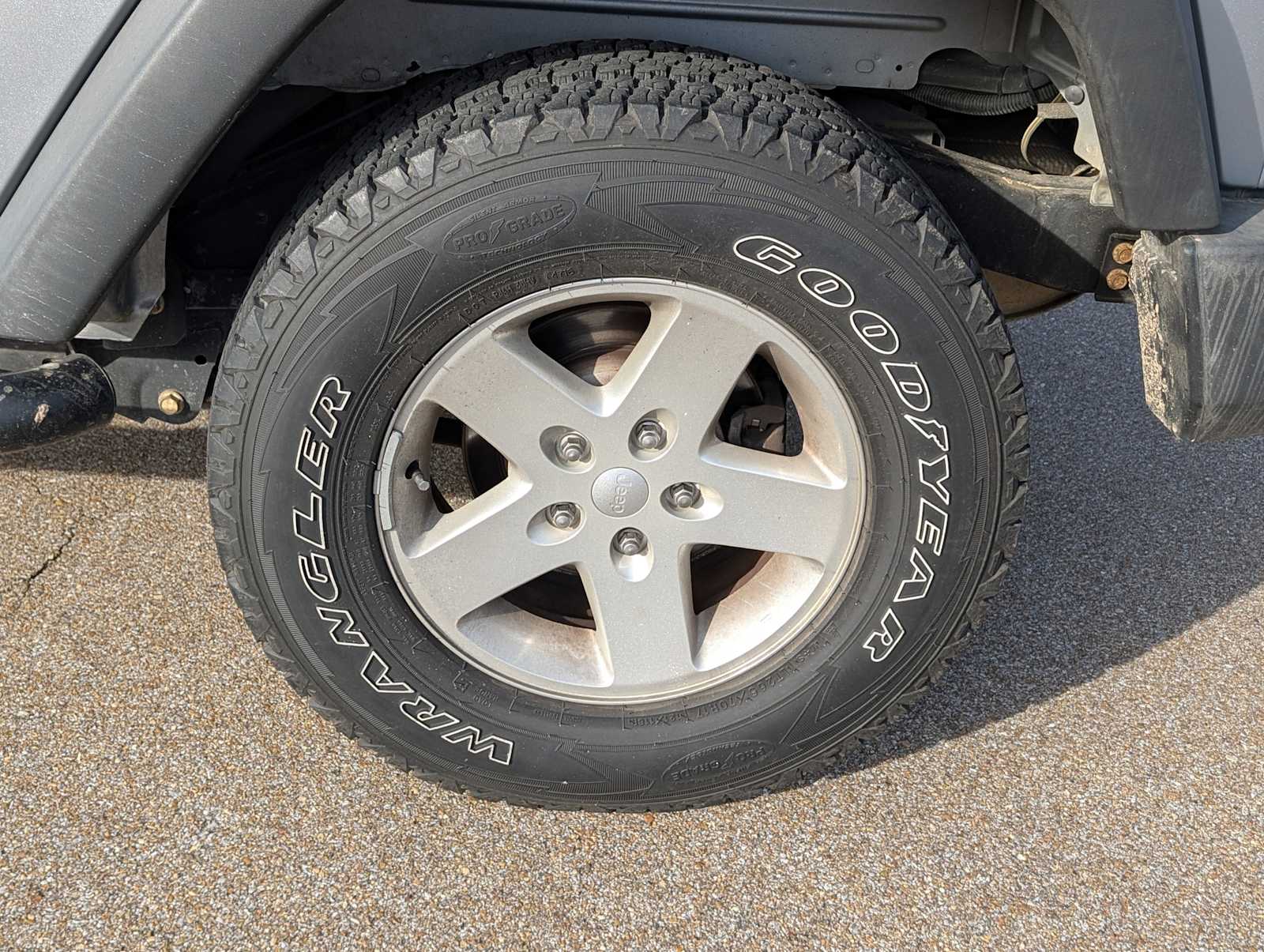 Thumbnail: 2016 Jeep Wrangler - 24