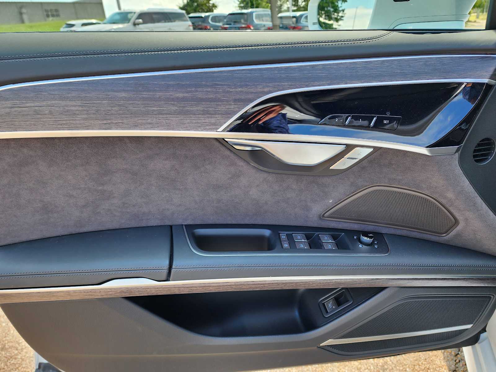 Thumbnail: 2025 Audi A8 - 12