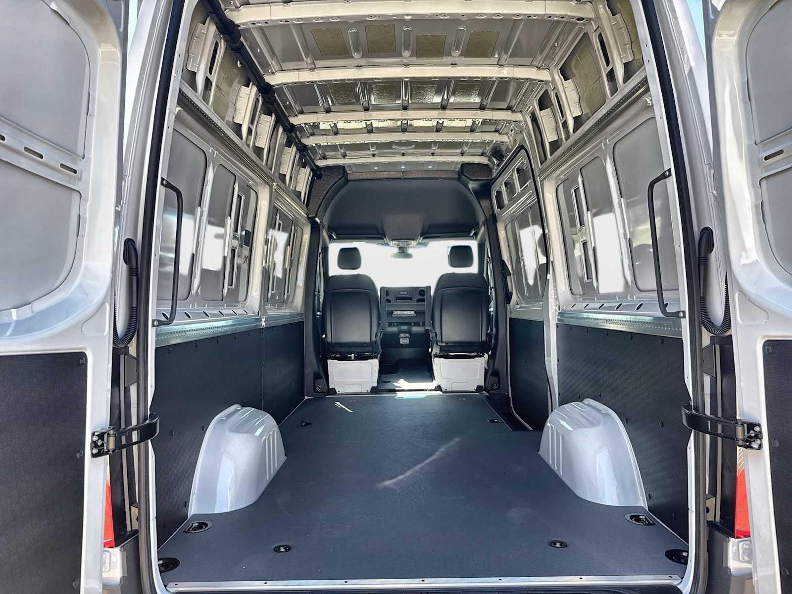 Thumbnail: 2026 Mercedes-Benz Sprinter - 16