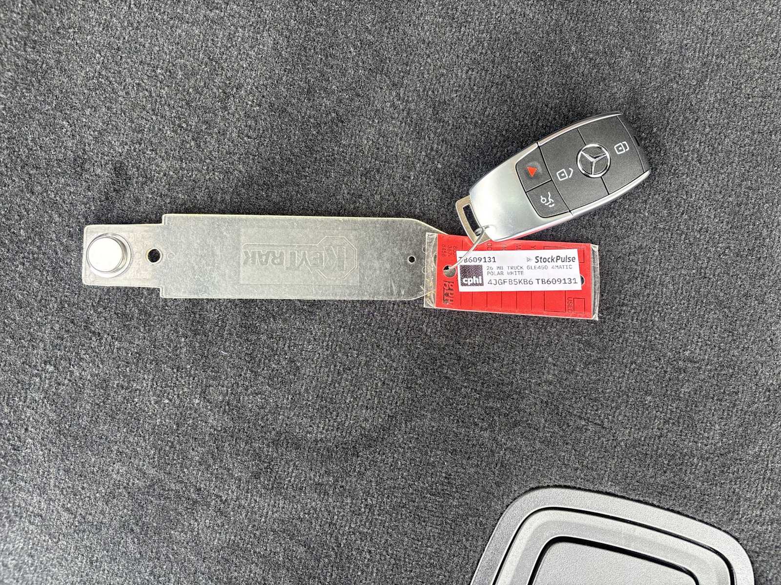 Thumbnail: 2026 Mercedes-Benz GLE - 26