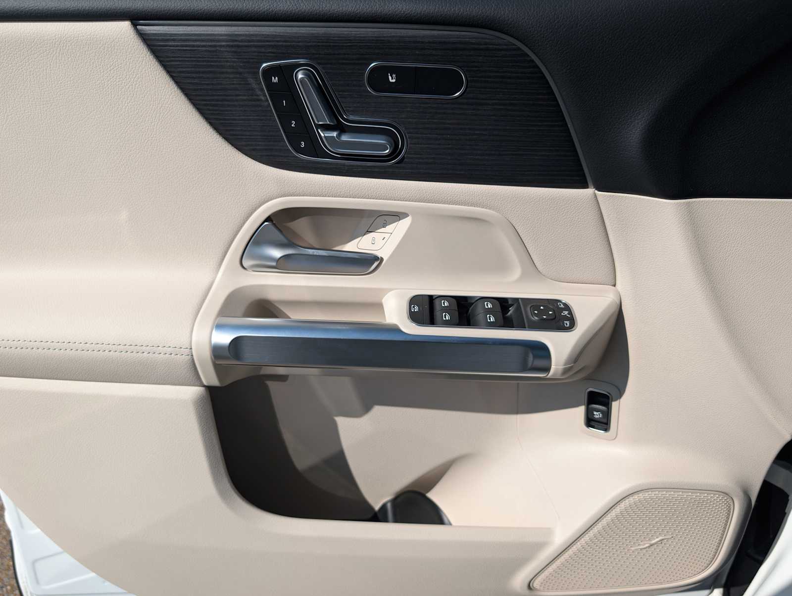 Thumbnail: 2026 Mercedes-Benz GLB - 10