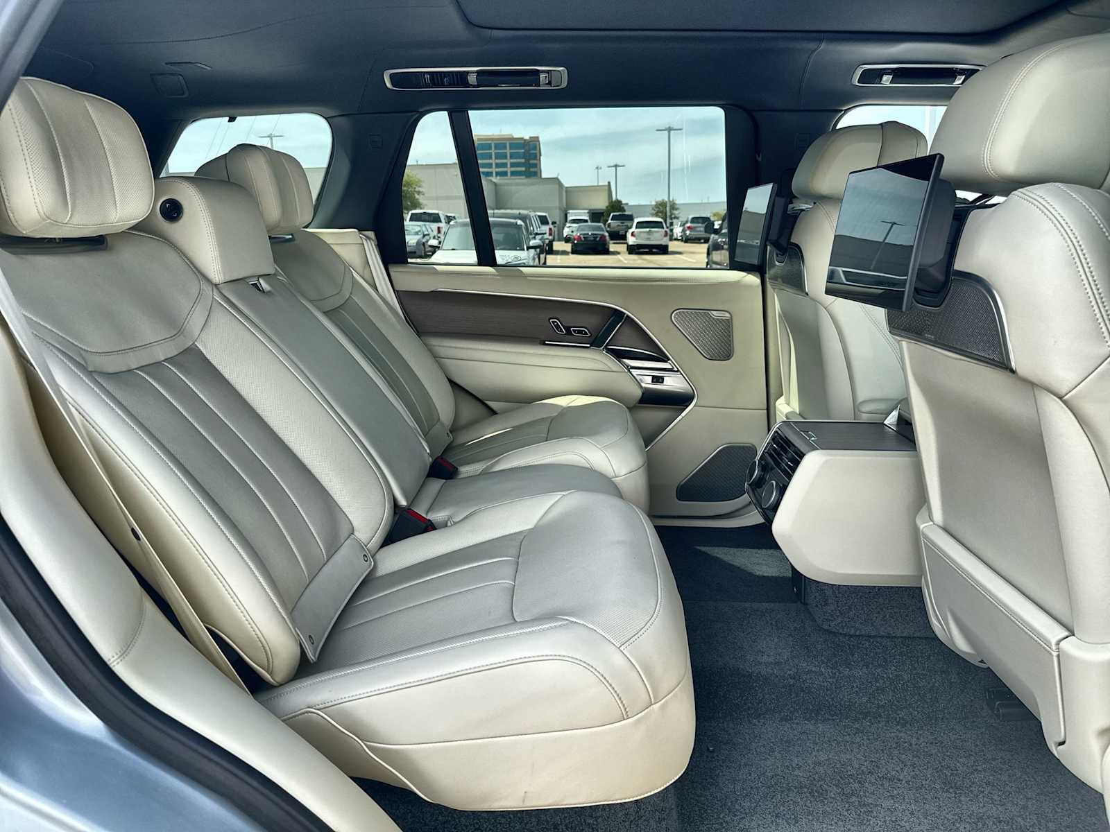 Thumbnail: 2025 Land Rover Range Rover - 19