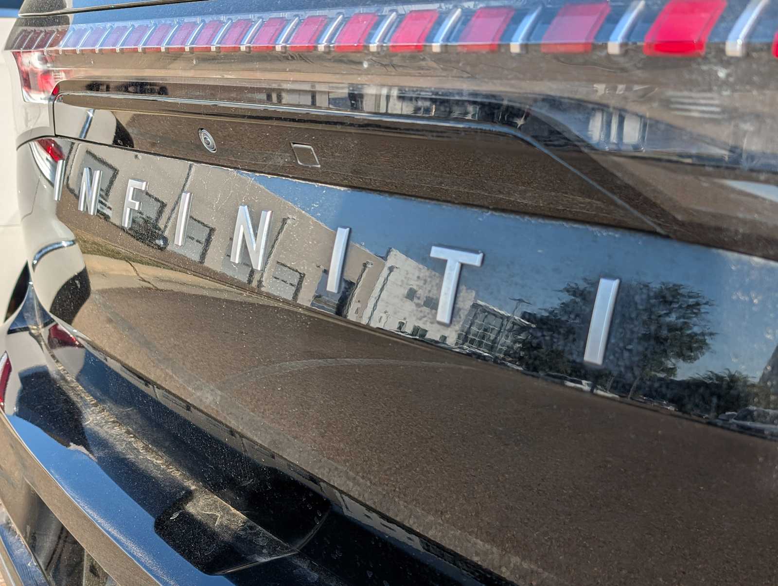 2025 Infiniti QX80 Luxe photo 4