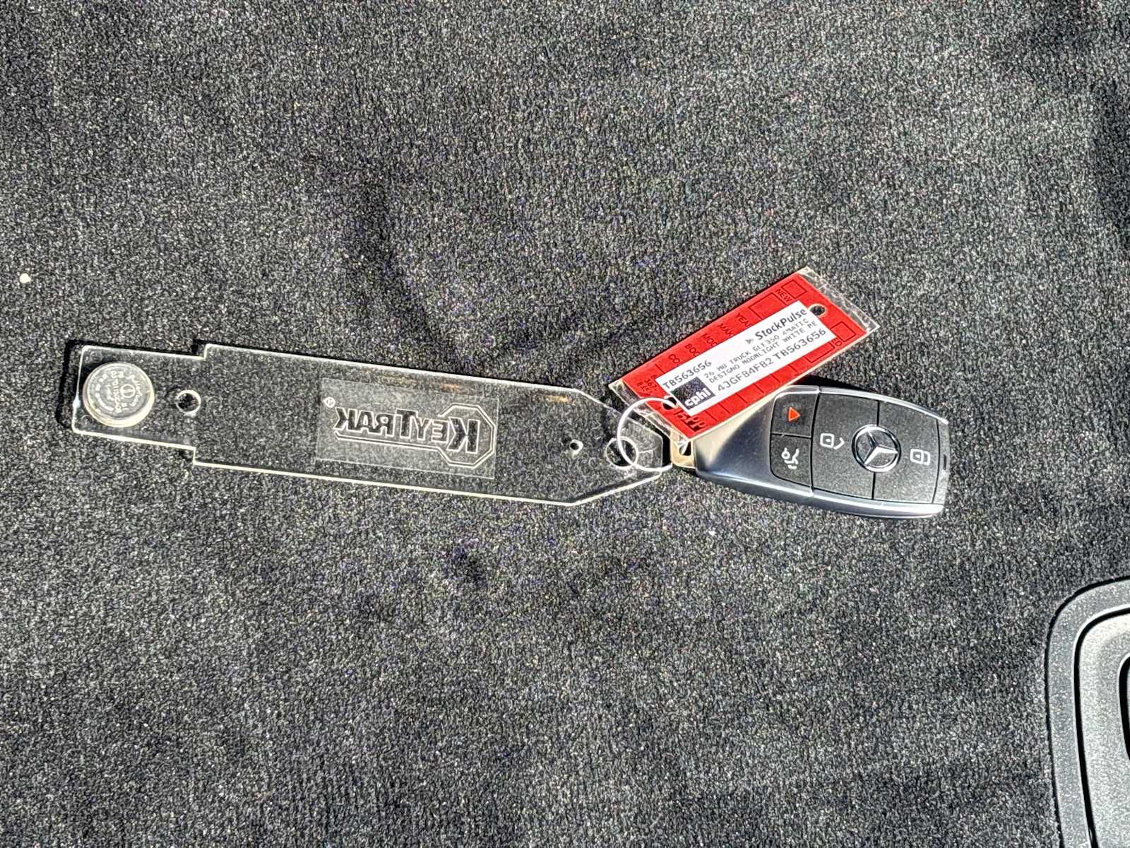 Thumbnail: 2026 Mercedes-Benz GLE - 26