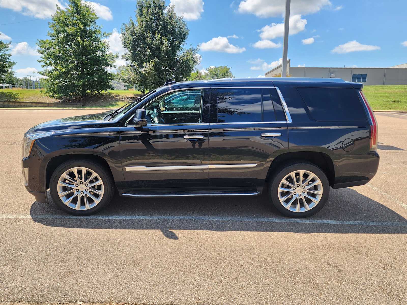 Thumbnail: 2018 Cadillac Escalade - 3